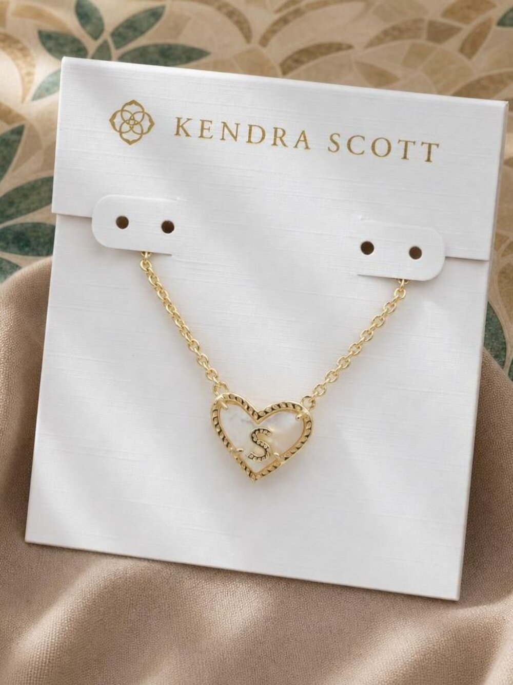 Kendra Scott Ari Heart Letter S Gold Pendant Necklace